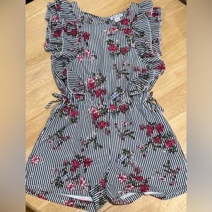 Girls sz 7/8 striped/floral romper, like new condition, shorts, sleeveless